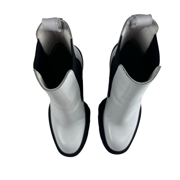 ALEXANDER MCQUEEN PATENT LEATHER WHITE BLACK TREAD HEELED MOD ANKLE BOOTS - Picture 8 of 16